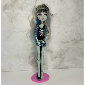 Monster High Ghoul Spirit Frankie bambola Mattel con vestito e orecchini - Foto 1 di 9