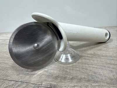 VTG Tupperware Pizza Cutter Pastry Dough Wheel Made in Italy White & Blue 2877A - Image 1 of 4
