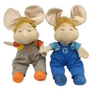 Juego De Colección De 2 Juguetes De Peluche Topo Gigio Mouse Animales De Peluche Con Trajes Usados - Imagen 1 de 5