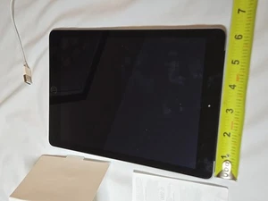 Apple iPad (5th Generation) A1823 32 GB, Wi-Fi, 9.7 in - Space Gray - Picture 1 of 1