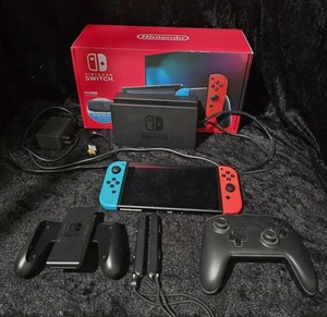 Nintendo Switch Handheld Konsole Set - Neon-Rot/Neon-Blau + Schutzpaket - Bild 1 von 3