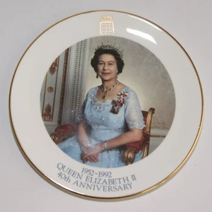 Royal Crown Duchy Bone China HM Elizabeth II 40th Anniversary 1952-1992 Plate - Foto 1 di 4