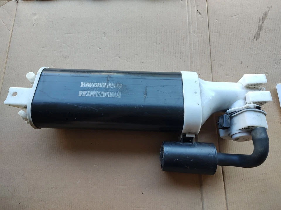 Evaporador de vapor de combustible Dodge Challenger 15-2023 bote de carbón 68342222ac JT7 Foto 1 de 4