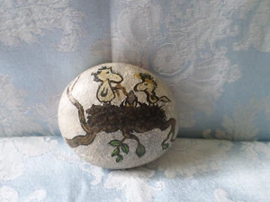 Vintage Garden Rock Painted Birds Like Woodstock - Happy Mothers Day - Bild 1 von 4