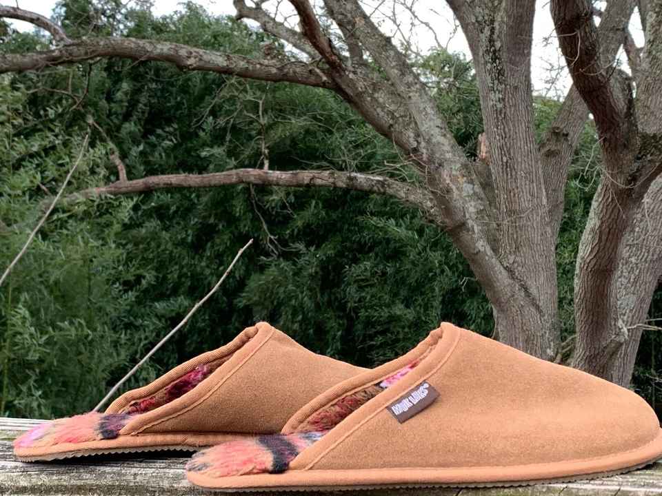 MUKLUKS Cow Hide Suede Slippers Loafers Flannel Lined Womens Shoes Sz 12 👣b14 - Image 1 of 4