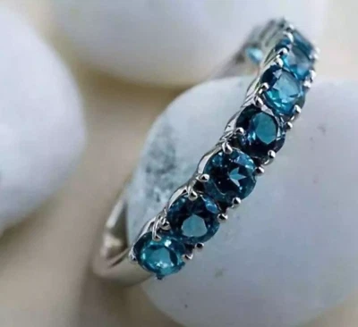 Anillo de plata 925 con media eternidad de piedras preciosas de topacio azul de Londres para ella Foto 1 de 3