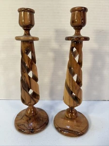 Coppia di candelabri in legno intagliato spirale torsione portacandele boho contemporanei - Foto 1 di 12
