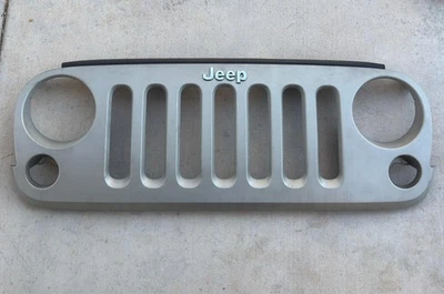 Jeep Wrangler JK 2007-2018 conjunto de parrilla delantera plateado OEM Foto 1 de 4