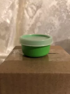 Tupperware 1 oz Smidget piccolo contenitore pillola formato viaggio verde lime/sigillo trasparente - Foto 1 di 4