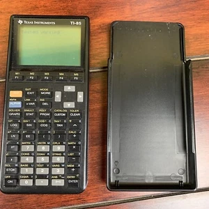 Calcolatrice Texas Instruments TI-85 con cover testata funzionante NO COPRI BATTERIA! - Foto 1 di 7
