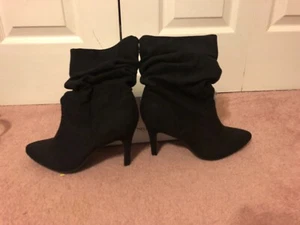 Stylo & Co Solid Black Adelay Suede Ankle 3.5 Inch Heel Booties 8M NEW IN BOX - Picture 1 of 9