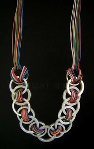 collana con cavi elettrici e cerchi di alluminio - Foto 1 di 1
