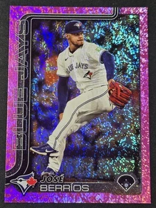 2025 Topps Serie 1 José Berrios Rosa Arena Brillo Lámina Toronto Blue Jays - Imagen 1 de 2