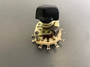 Ceramic Rotary Switch 4 pole 2 positions with knob Break-Before-Make. NOS. Lot 1 - Picture 1 of 5