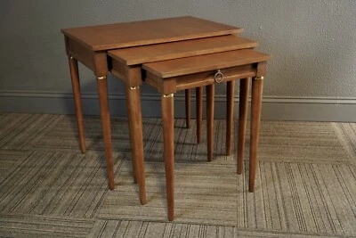 Juego de 3 mesas auxiliares de madera de frutas Mid Century Hollywood Regency Foto 1 de 4