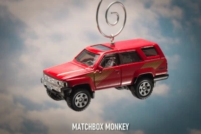 Toyota 4Runner 1985 rojo adorno de Navidad personalizado escala 1/64 SUV 4 corredores Jeep Foto 1 de 4
