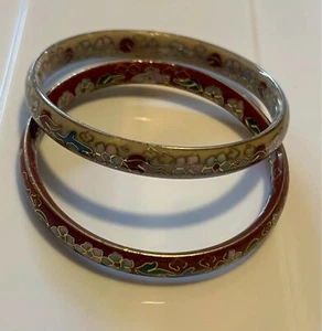 Cloisonné Bangle Bracelets Red and Cream Color - Vintage- Retro 7.5” Set of 2 - Picture 1 of 5