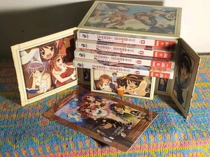 The Melancholy of Haruhi Suzumiya (Limited Edition 4-Disc DVD Box Set) OOP Anime - Foto 1 di 24