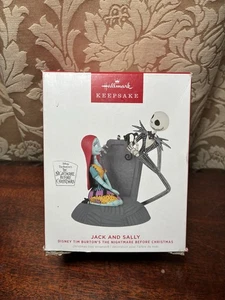 Hallmark Keepsake 2022 Jack and Sally Ornament Nightmare Before Christmas - Bild 1 von 4