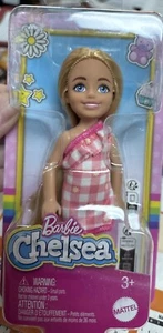 Mattel Barbie Family And Friends Club Chelsea Blonde Pink And White Dress Do NEW - Picture 1 of 2