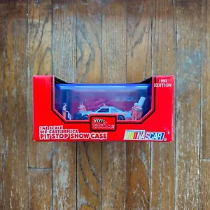 1/43 RACING CHAMPIONS #7 ALAN KULWICKI Hooters 1993 Pit Stop Showcase - Picture 1 of 7