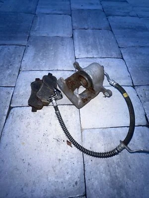 Pinza delantera para pasajero derecho Hyundai Accent 2012-2017 48 k millas OEM + pastillas de freno Foto 1 de 4