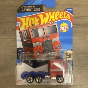Hot Wheels Optimus Prime Transformers 1:64 Diecast Screen Time 2025 - Foto 1 di 4