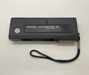 Kodak EKTRALITE 10 fotocamera punta e scatta pellicola USA non testata - Foto 1 di 9
