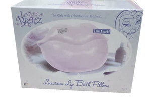 Almohada de baño Bratz Fashion material espuma/esponja 2004 labios acampanados violeta - Imagen 1 de 4