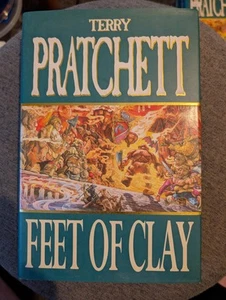 Feet Of Clay: Discworld by Terry Pratchett Hardcover UK 1st Edition VG In VGC  - Foto 1 di 4
