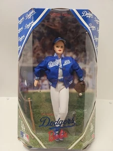 Mattel 1999 Los Angeles Dodgers Barbie # 2382 caja dañada (C2) - Imagen 1 de 7