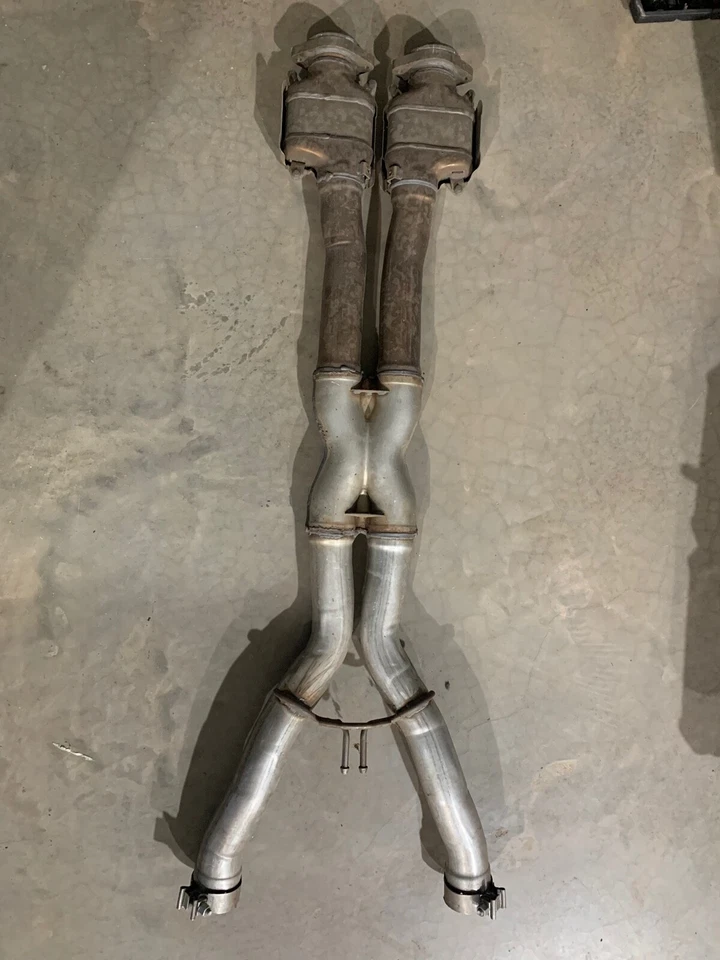 2016 CHEVROLET CORVETTE 6.2L TUBO MÉDIO DE ESCAPE FABRICANTE DE EQUIPAMENTO ORIGINAL  - Imagem 1 de 1