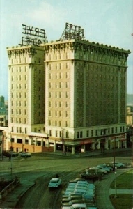 Postcard - Frye Motel Hotel, Seattle, Washington, Old Cars - Picture 1 of 2