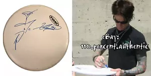 BUCKCHERRY x3 SIGNIERTES HANDSIGNIERTES TROMMELFELL *GENAUER BEWEIS* JOSH TODD - Bild 1 von 4