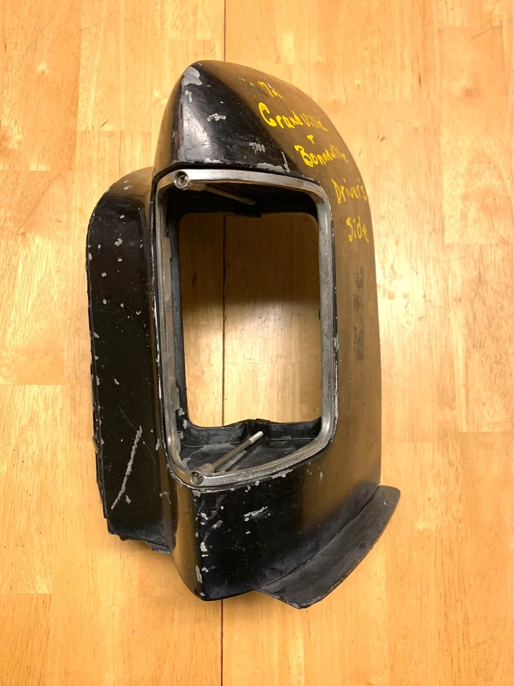 1972 Pontiac Bonneville Grandville LH Front Fender Extension Bezel GM OEM PMD - Image 1 of 4