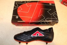 a line football boots