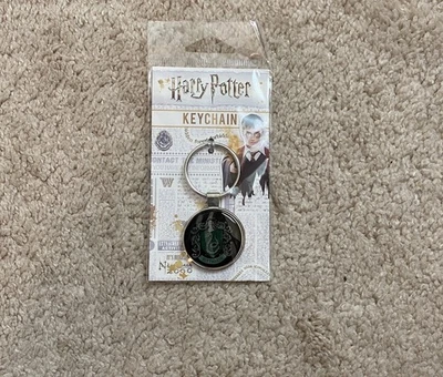 Harry Potter House of Slytherin Crest Logo Colored Round Metal Key Chain NEW - Image 1 of 4