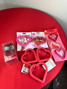 7 LOT Wilton Comfort Grip Valentines Day Cookie Cutter Mix Heart & Lips Shape - Picture 1 of 11