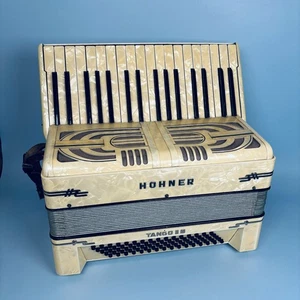 RARE VINTAGE HOHNER ACCORDIAN TANGO IIB 80 BASE BUTTERCREAM - Picture 1 of 18
