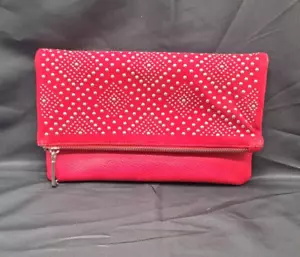 Encantadora cartera Charlie roja y plateada con tachuelas con correa de cadena opcional - Imagen 1 de 9