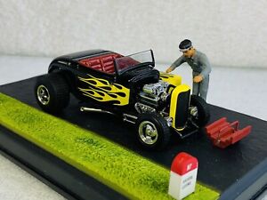 Universal Hobbies 1:43 ‘32 Ford Hot Rod Code 3 Diorama In Display Case 