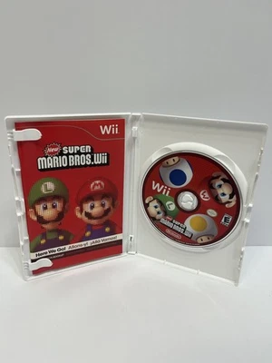 New Super Mario Bros. Wii (Wii, 2009) Disc & Manual Only! TESTED! - image 1 of 4