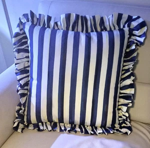 MacKenzie Child's Royal Stripe Volantes Almohada Grande 20"x20" Nueva con etiquetas - Imagen 1 de 3