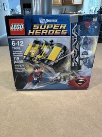 LEGO DC Comics Super Heroes: Superman Metropolis Showdown (76002)