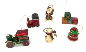 6 piccoli ornamenti natalizi in legno assortito o resina pupazzo di neve Babbo Natale ecc. - Foto 1 di 8