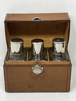Juego de botellas espirituosas vintage con estuche de cuero caza tiro pesca bebidas Foto 1 de 4
