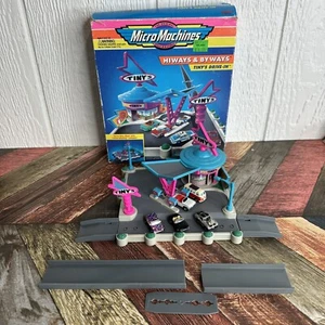 MicroMachines Hiways & Byways Tiny's Drive-In Diner Vtg 1994 Galoob 99% + 5 Cars - Picture 1 of 24