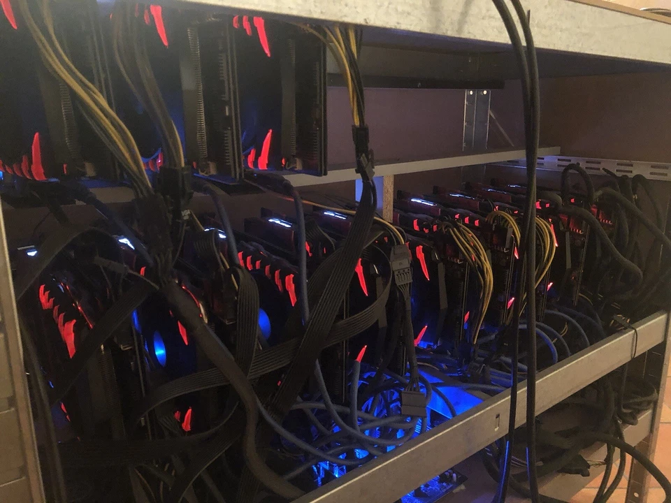 Rig Mining Ethereum 330 mhs - Immagine 1 di 3