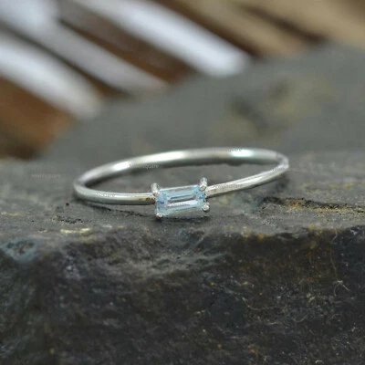  Anillo solitario baguette aguamarina genuina de oro blanco sólido de 14k conjunto de 4 puntas Foto 1 de 2