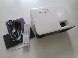 BenQ W1800 Projector 4k-60Hz 1080p-120Hz, hardly used days old perfect condition - Picture 1 of 15